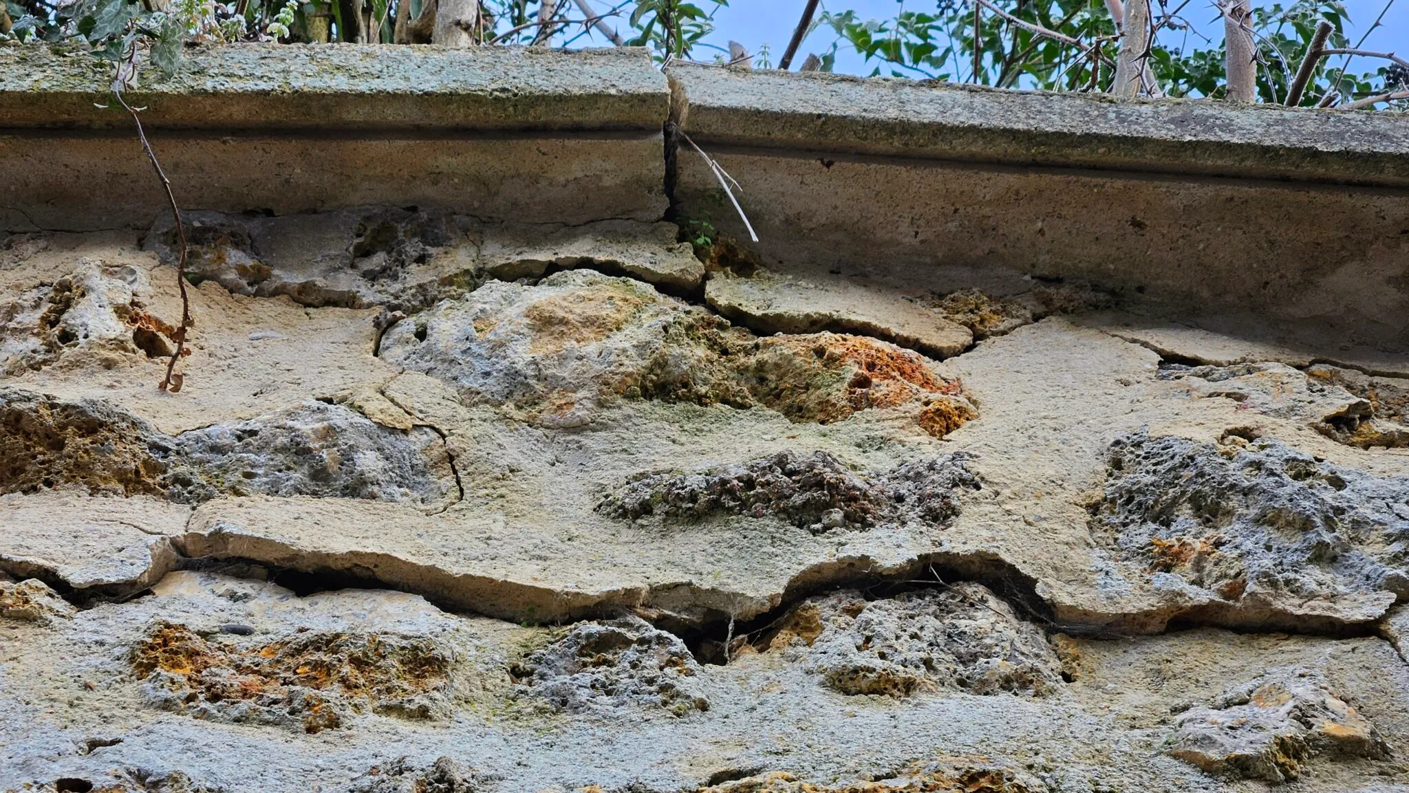 Comment empêcher une maison de se fissurer ? Fissure sécheresse et confinement des argiles