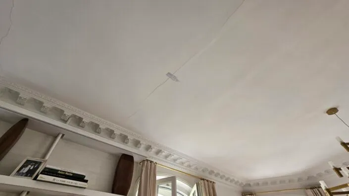 surveillance fissure plafond par jauge fissurometre