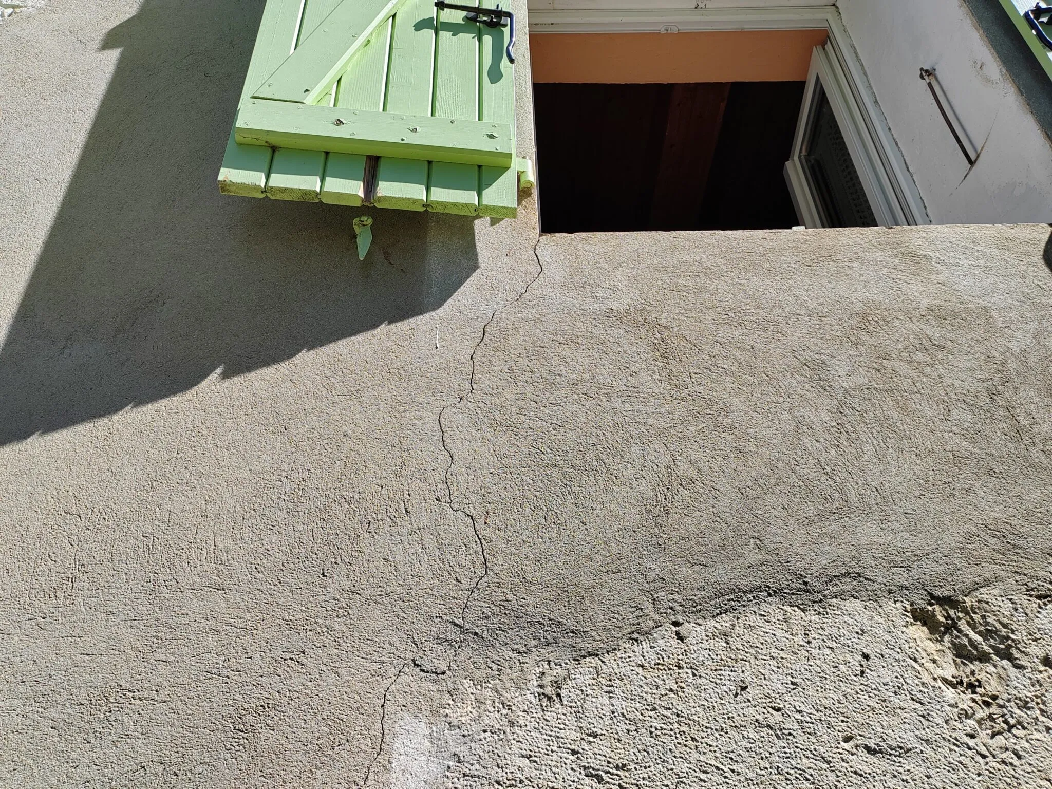 fissure fenêtre structurelle dilatation de matériaux