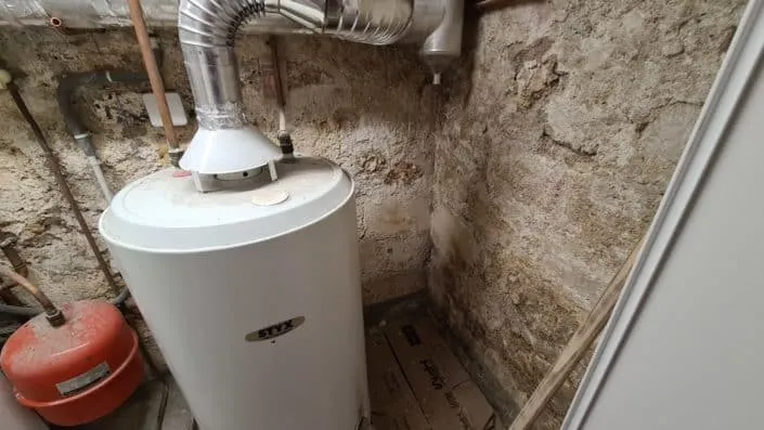 Sous-sol humide maison, remontées capillaires dans la pierre