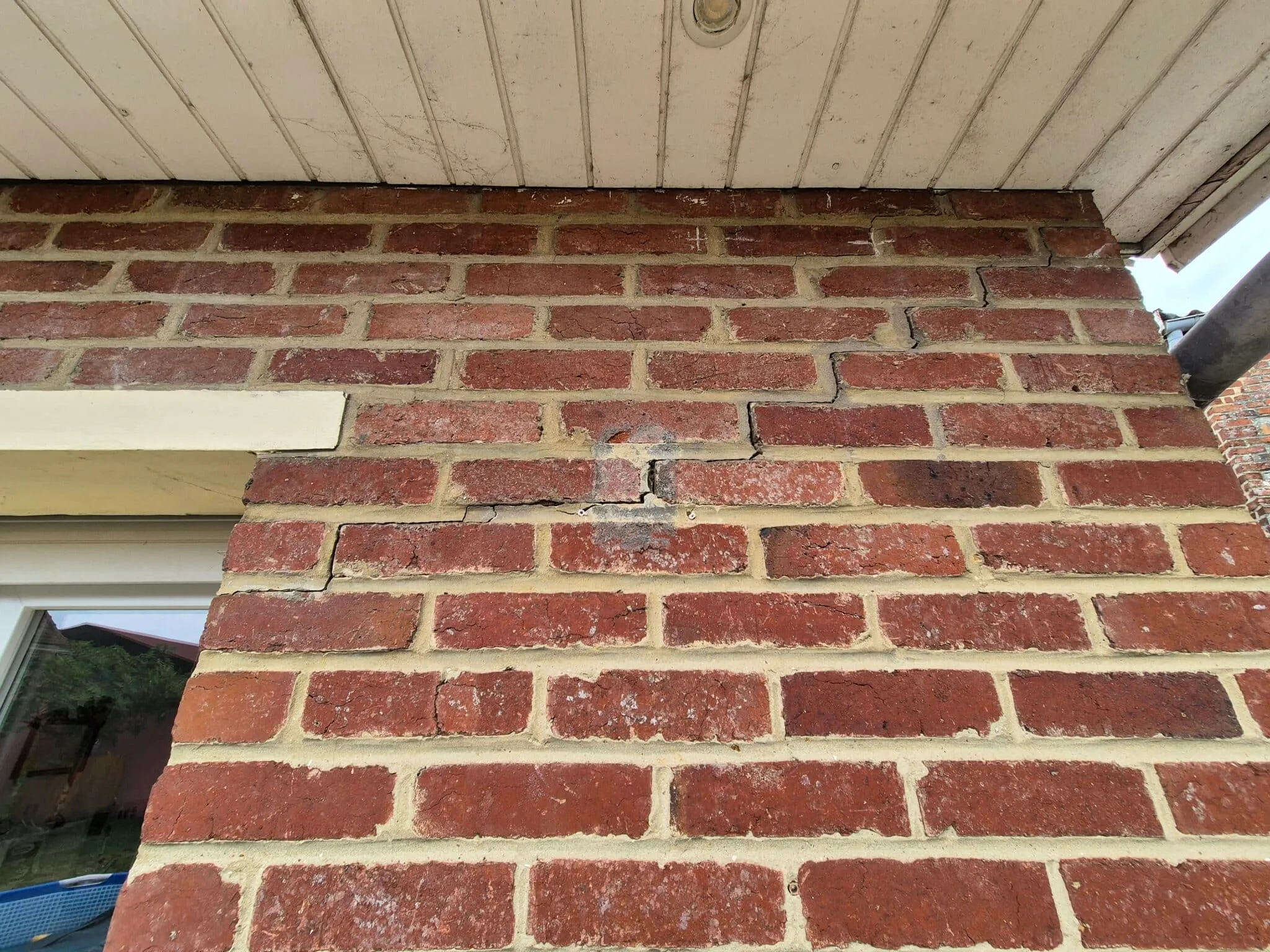 fissure grave en escalier mur brique lille et à proximité dans le 59 Nord