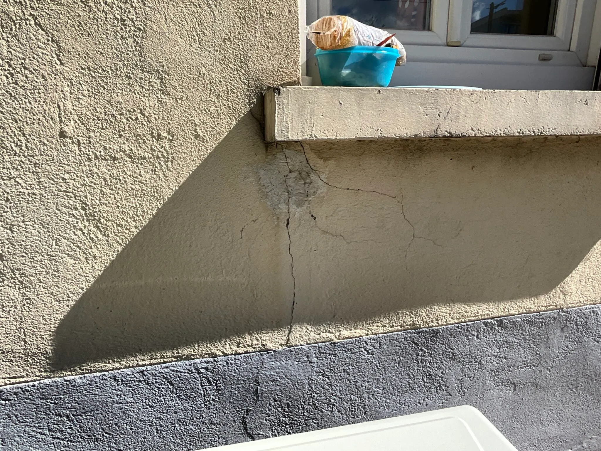 Expertise fissure verticale fenêtre maison Metz 57, fissure traversante en façade