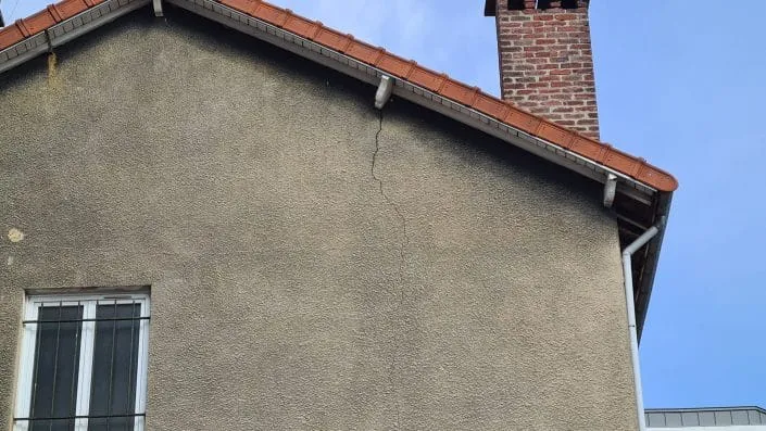 Fissure traversante immeuble appartement
