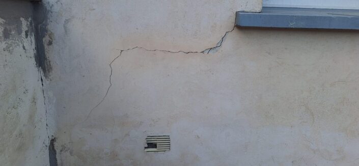 Expertise fissure oblique fenêtre grave tassement différentiel Beaucaire Gard 30