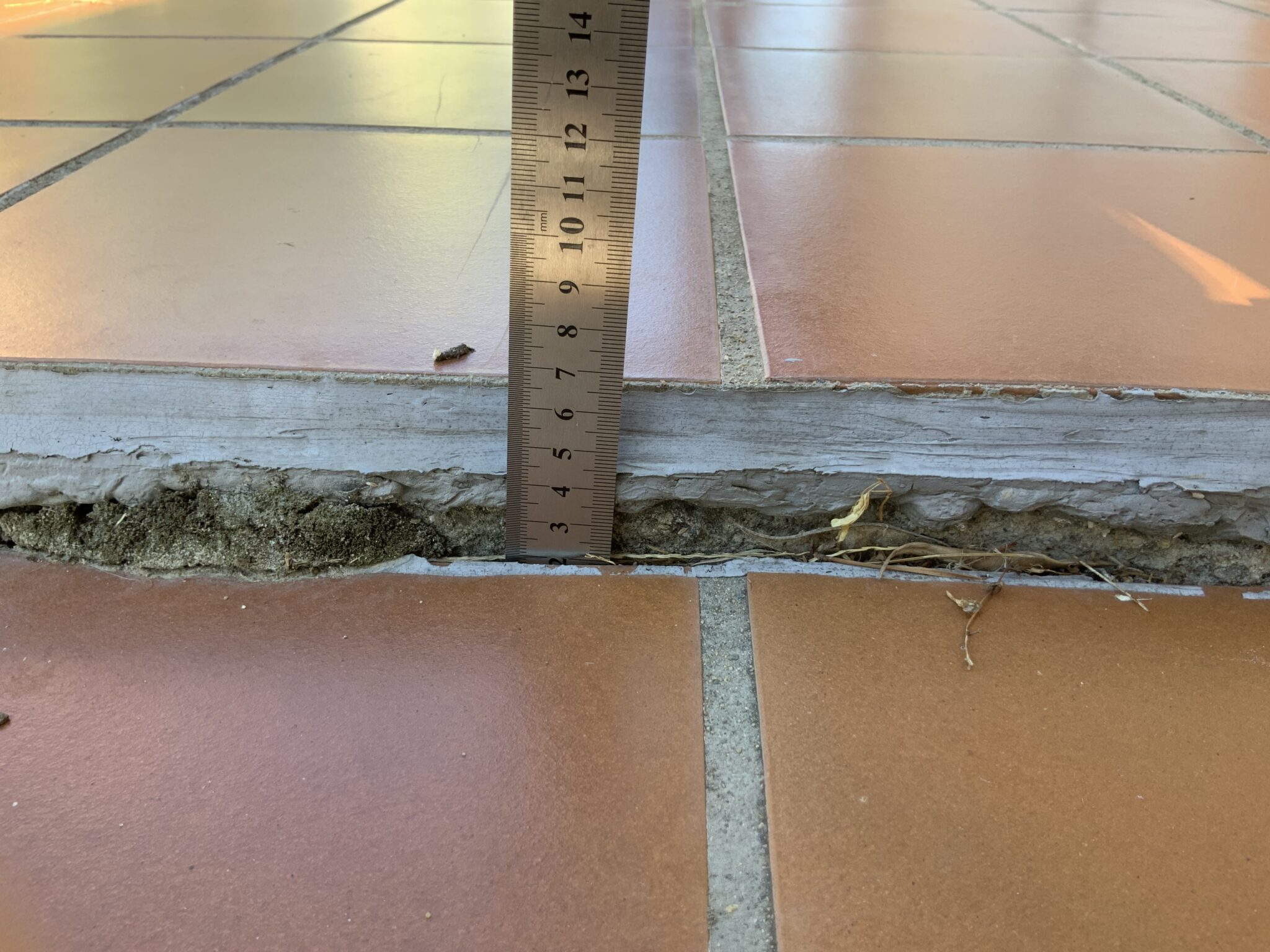 Expertise fissure sécheresse affaissement terrasse carrelage Nîmes