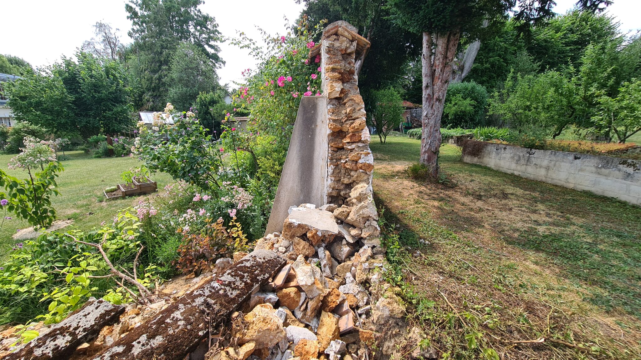 effondrement mur de soutènement en pierres